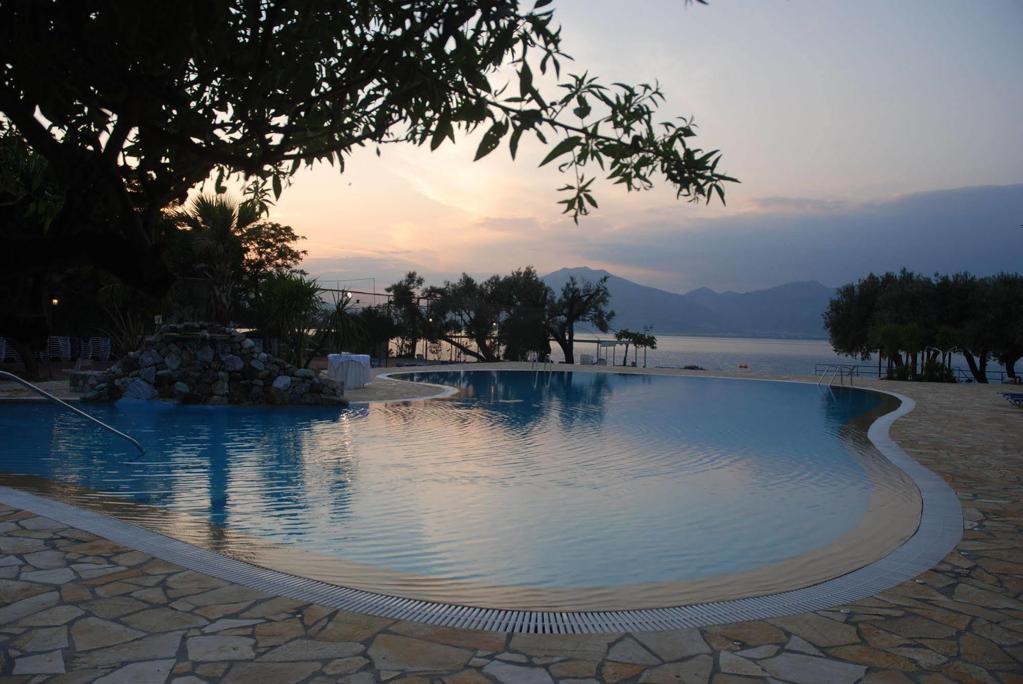 Florida Blue Bay Resort & Spa Psathopyrgos Exterior photo